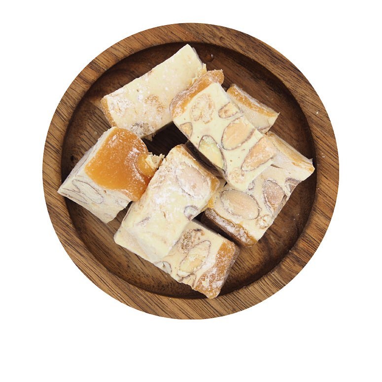 Nougat aux noisettes, aux amandes et cranberry, amandes et c…