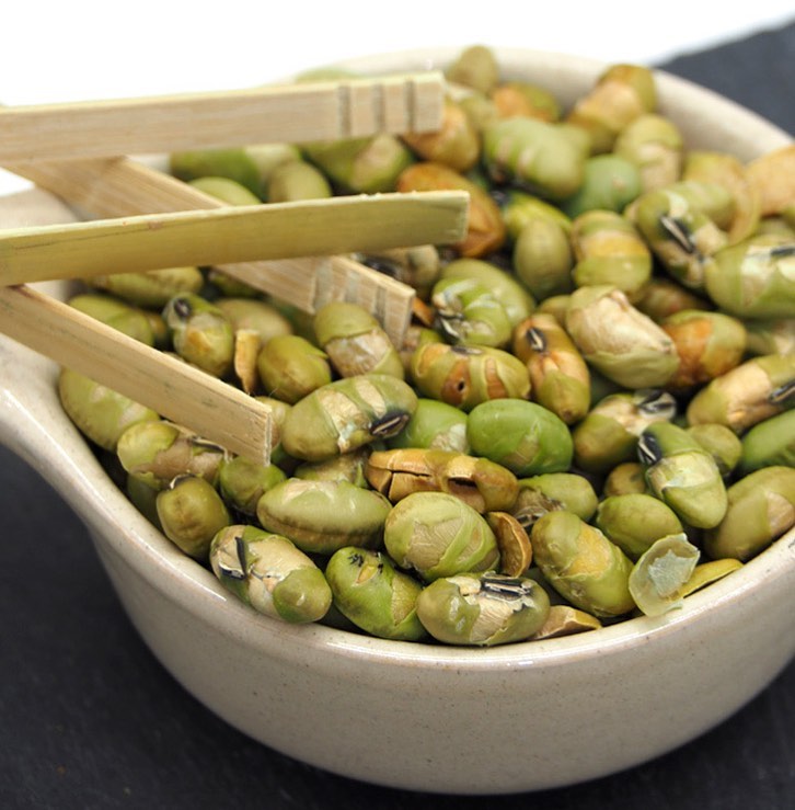 Les #edamames #grillées #salées Des fèves de soja récoltées …